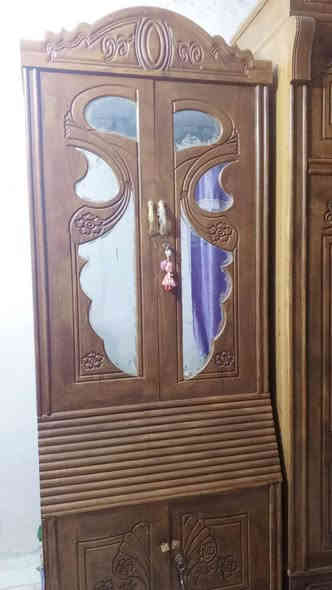 سلام عليكم غرفة اخشاب نضيفه وكامله السعر 650 وبيها مجال 
للاستفسار ***********
