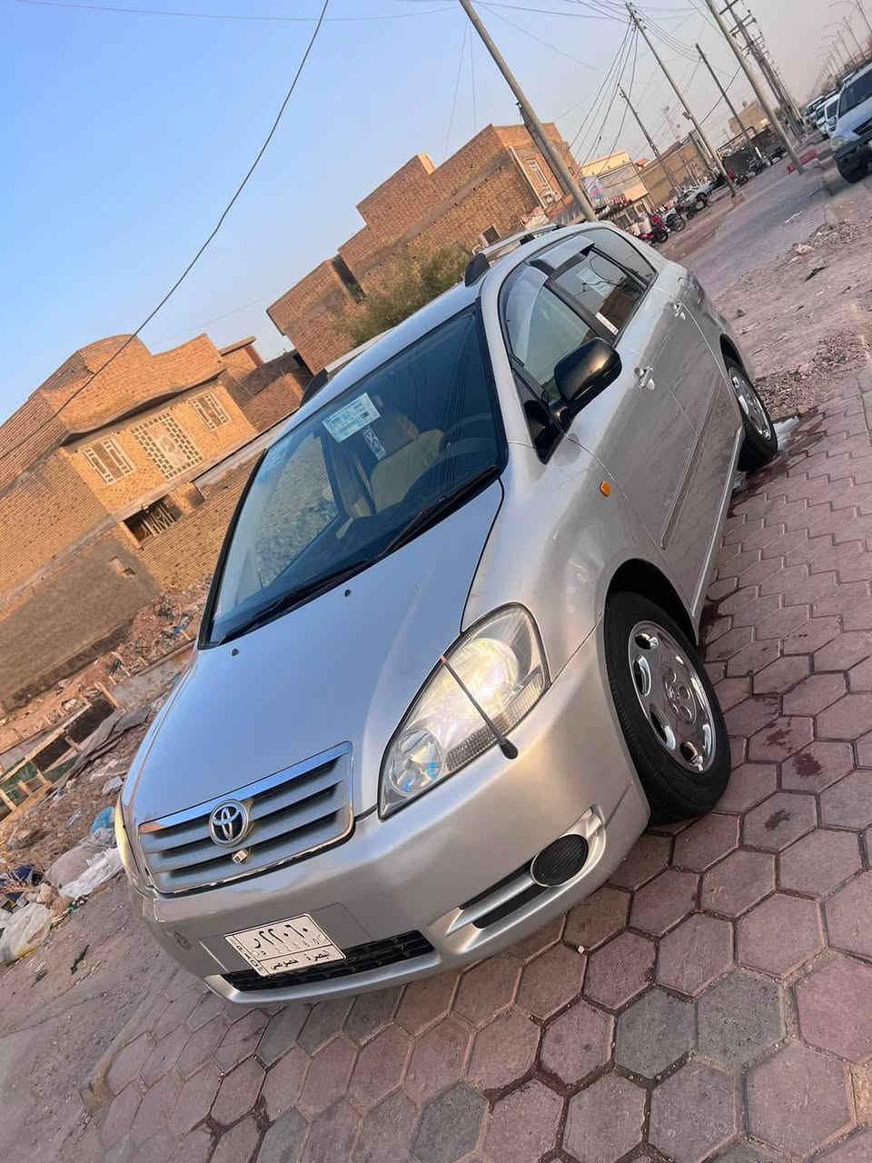 سلام عليكم ابصم موديل 2002 اصل مكفوله من الضربه وصبغ ماعده رشات بصيطه فقط كير محرك جديد كهربائيات كله شغاله مسجل شاشه تاب كامره خلفيه سنتر ريموت 
تبريد 3قطع 7راكب غرف جديده دواخل عسلي 
تخم تاير جديد ويلكب جديد ستيل لايت زنون 
سنويه 2027 مشروع وطني تحويل مباشر 
السعر 115 رقم ت ***********
