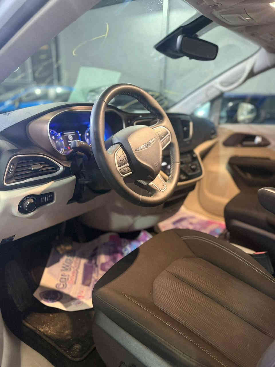 السلام عليكم باسفيكه فيوجر موديل 24 حادث دعاميه نفسها بدون صبغ السعر 240 مكانها  ***********   ***********
