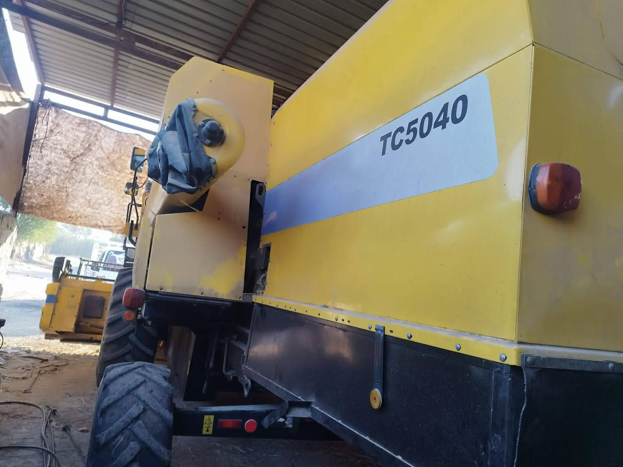 السلام عليكم
حاصده نيهولند للبيع موديل 15
طالعه بل 20رقم بابل مسلف باقي قصط واحد فقط مكفوله من فطر ولحيم 
 مكان بابل لاستفسار اتصال ***********
***********
