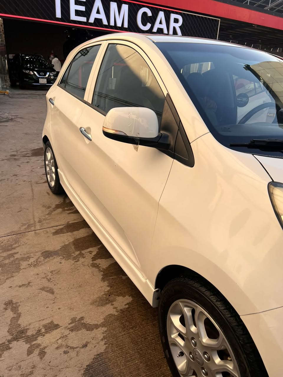 السلام عليكم للبيع كيا بيكانتوا 2015 جي تي لاين اعلى مواصفات بصمة فتحة تحكمات ويل كب حساسات تبريد شاشة كشنات جلد مري شفط محرك وكير مكفول ومكفولة من الصبغ فقط اماكن تعديل بارد رقم اربيل الجديد تحويل وكاله بشرط ماشية 76 الف مكان السيارة بغداد زيونةً للاتصال ***********
