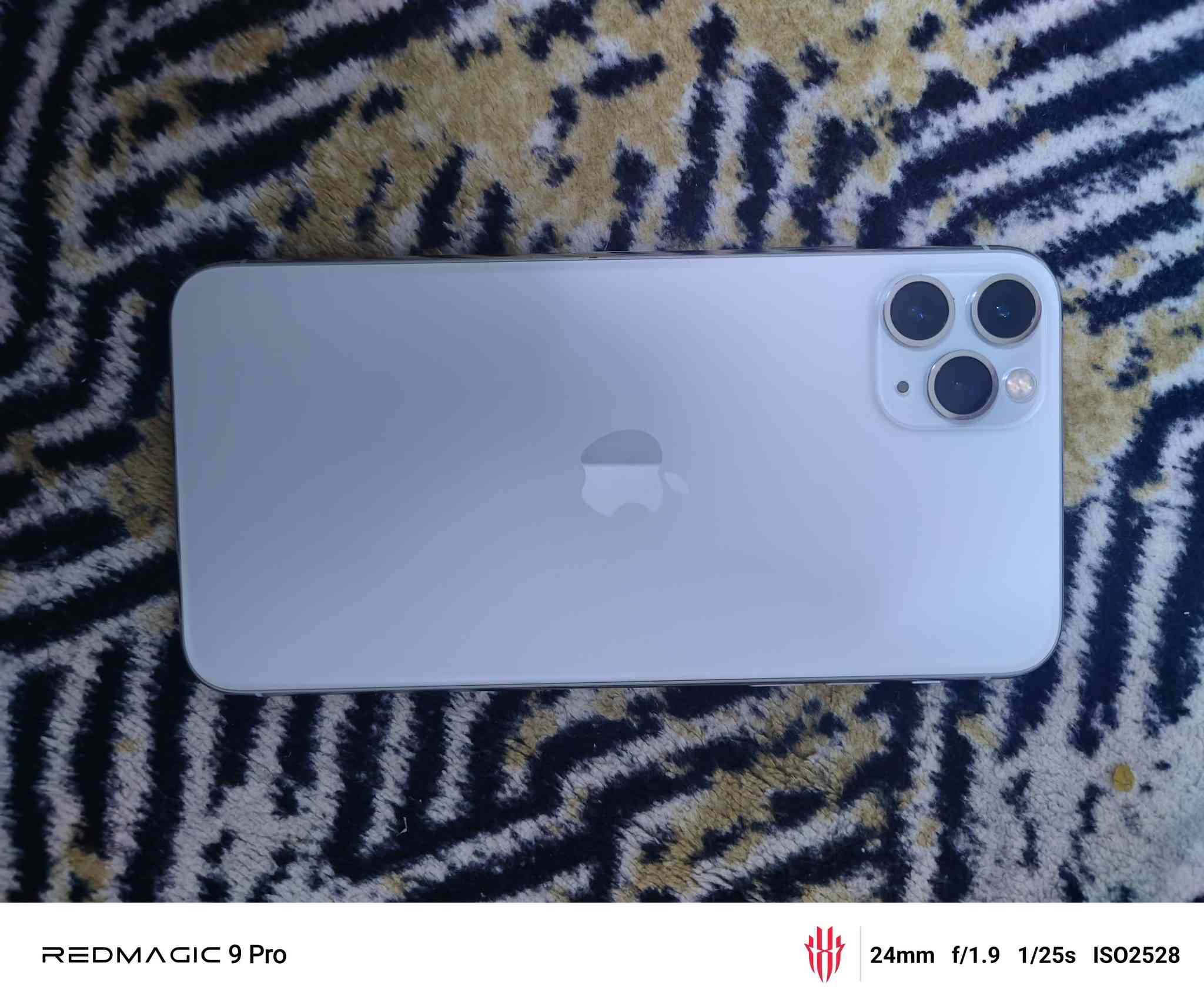 السلام عليكم
11 برو ماكس 
ذاكره 256
بطاريه 80 
جهاز نظيف 
السعر 375 بيه مجال بسيط 
مكاني بغداد الشعب ماعندي توصيل 
*********** واتساب
