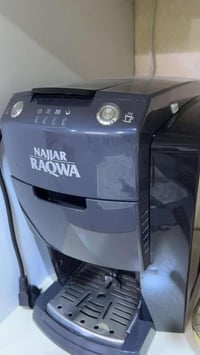 ماكنه قهوة ☕️  ب80 و كريكوت هزار كهربائي 75 07724476305