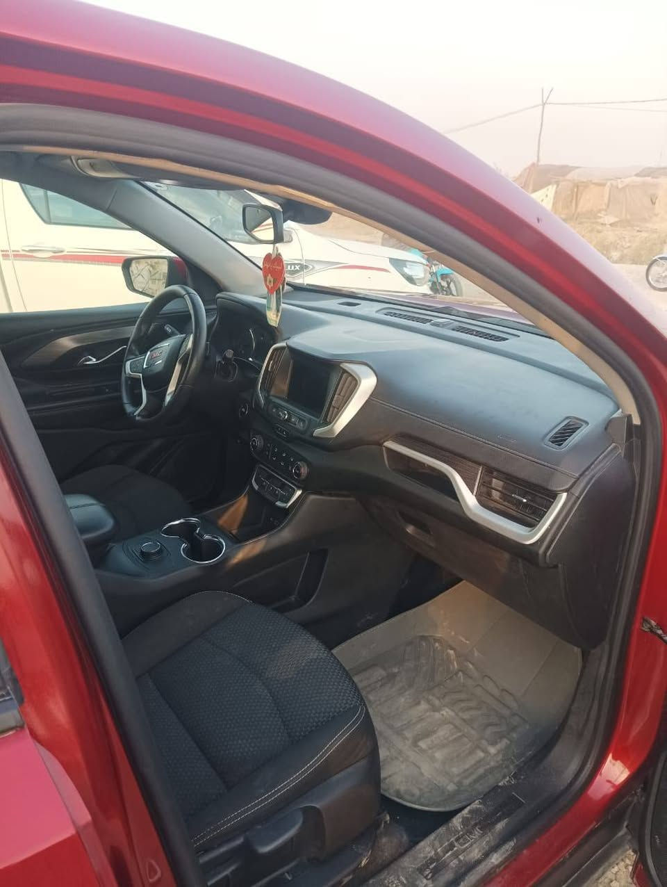 السلام عليكم للبيع GMCتيران موديل 2023 رقم اربيل محرك 1500 تحويل ثاني يوم مواصفات.نص فول  ضرر بنيد +جاملغ عكس السائق +ربع من الباب ضرر امريكا 
السعر 172وبي مجال 
للستفسار***********
