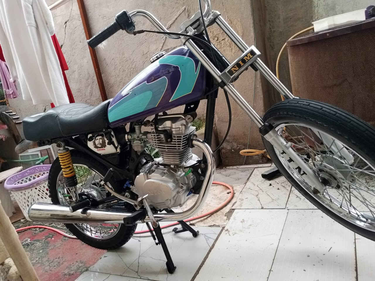 سلام عليكم اربعه كير كلك كلك  محرك مديل 25 نامه متياز دراجه شلعه ومعدل شاصي مديل 22 مصبوغ وجاهز دراجه ما عايزه برغي سعره 450 وبيه مجال مكاني حريه رقمي ***********
