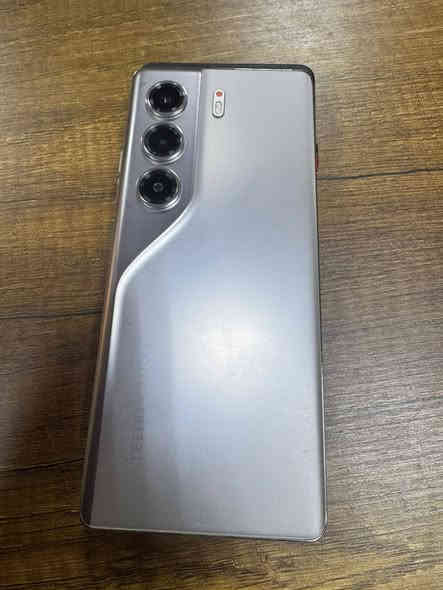 تكنو كامون40برو ٤ جي   ذاكره256جهاز راقي وموصفاته معروفه وكتمرته تخبل وبي حساس 
 أو بيع ٢٠٠ جهاز جديد مستخدم  مكاني  بغداد 

***********
