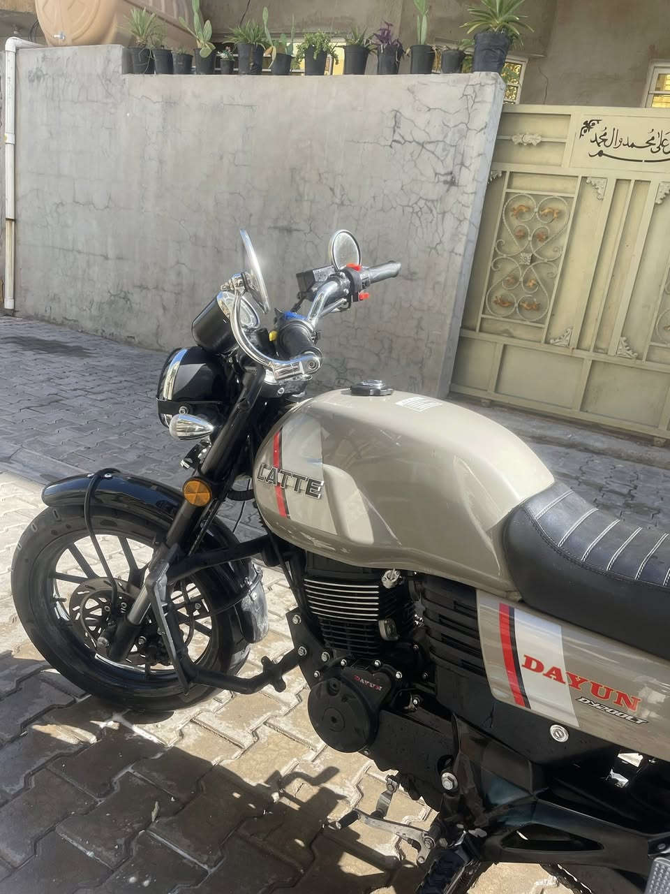 دايون لايتي موديل ٢٠٢٥ نضافه فول سلف خمسه كير بيه شوي خمده مال شوته بس تبديل شوته دسك امامي وخلفي الدراجه كله شغاله مابيه اي نقوصات السعر ؛مليون و ٦٥٠ التواصل ***********
