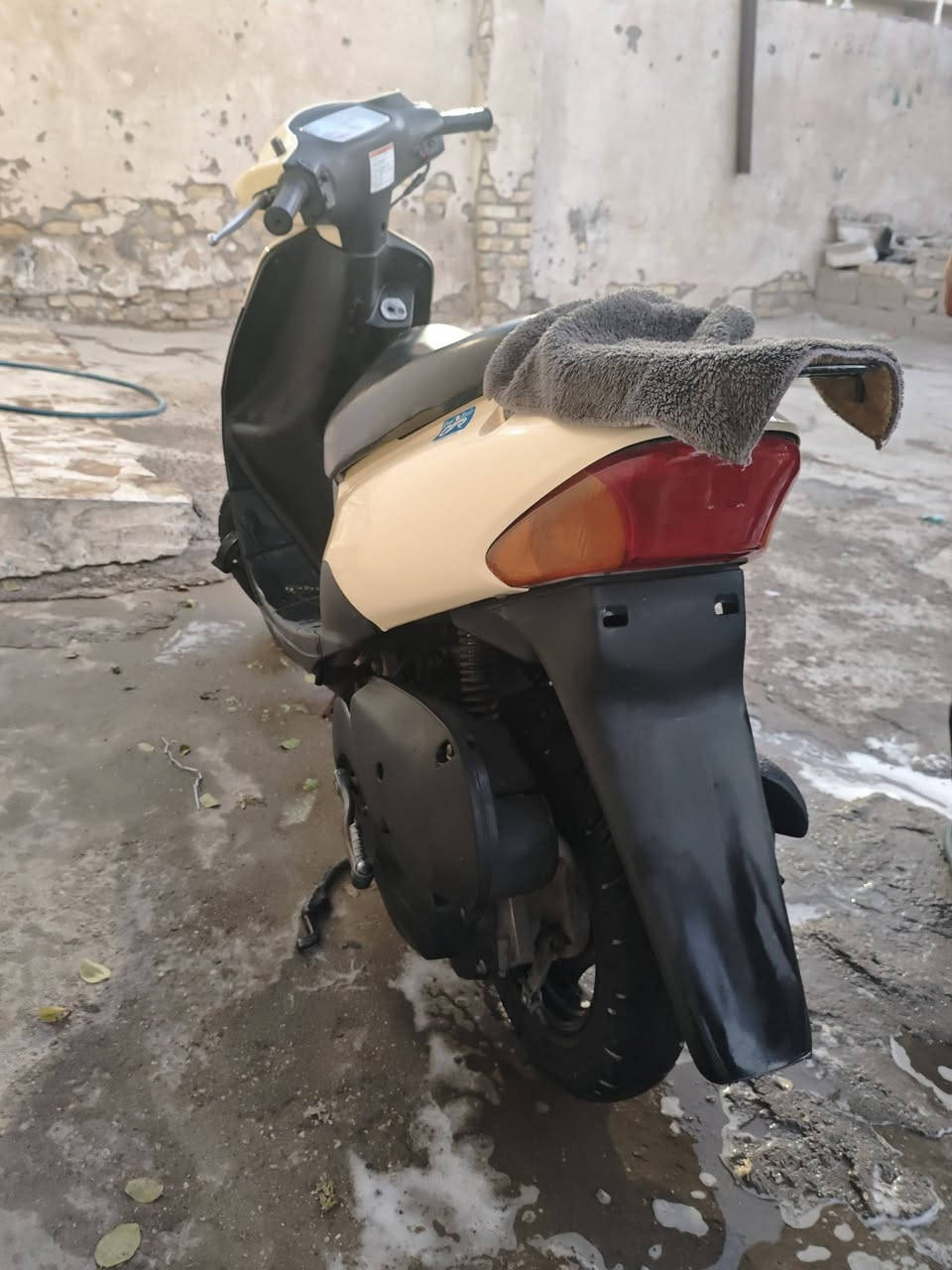 السلام عليكم دراجة سازوكي للبيع كفالة عامة كهربائيات شغاله مكينه جديده شلعه ومعدل دراجة ماعوزها شي شغل واطلع وكيلها كانساي اوراق باسمي ماصار هواي من مطلعها شراي ***********
