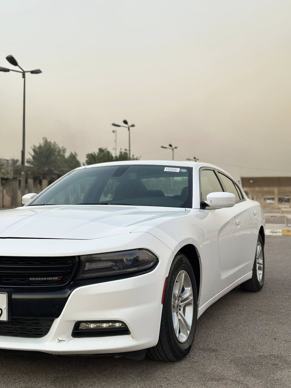 السلام عليكم دوج جارجر2017رقم اربيل كلين كفاله من الفتح والتبديل والصبغ والسونار موجود بالمنشورماشية 75mi فتحه وشفتات وكشن حضن وباقي المواصفات المعروفه السياره جاهزه مابيه اي نقص من حداديه تخم تاير كير مكينه اكسن مكفول 
العنوان بغداد الشعلة
  ‭0770 348 6335‬
