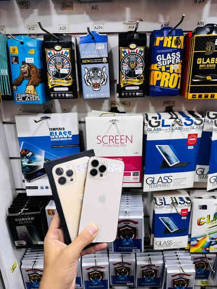 iPhone 13 pro max

الذهبي🔥🔥

نموذج M (شرق الاوسط)

البطارية 90

النظافة 100‎%‎

الذاكرة 256

السعر 🔥🔥( اكسر السوك كله بي)
________________________
الضمان لدى مركزنا 3 ايام من تاريخ الشراء

-الديوانية —سوك هرج—قرب كراج الطوابق

-مركز الموسوي

للحجز

***********
