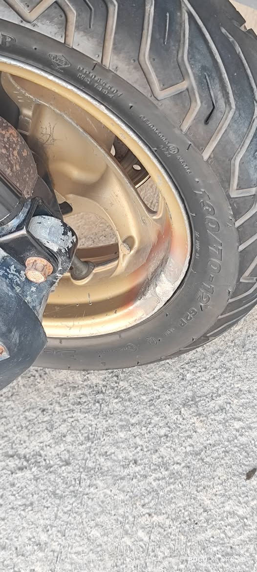 السلام عليكم فورزه 08 كرستال معميه
الدراجه نصبتها حلوه معدلها ١٢٠ تخبل مكينه مبدل بيها ولف اني مبدلها جديده المكينه وعلكت ولف وبدلته 
امبيثري يتعله وينصه وي السكليتر 
نضافنها ٨٠ بلميه تايرات جدد  كهربائياتها كلها شغاله 
بس بيها جويتر يخربط مره يصعد مره ينزل الرون بس هيه نكره بكل وقت مكانها واسط صويره سعرها ٧٥٠ وبيها مجال لطيبين ***********
