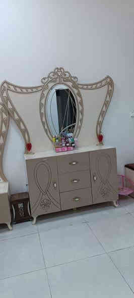 السلام عليكم غرفة تركية للبيع نضيفة جدا 8 قطع ب600 وبيها مجال العنوان ابو رمانة للاستفسار على الرقم ***********
