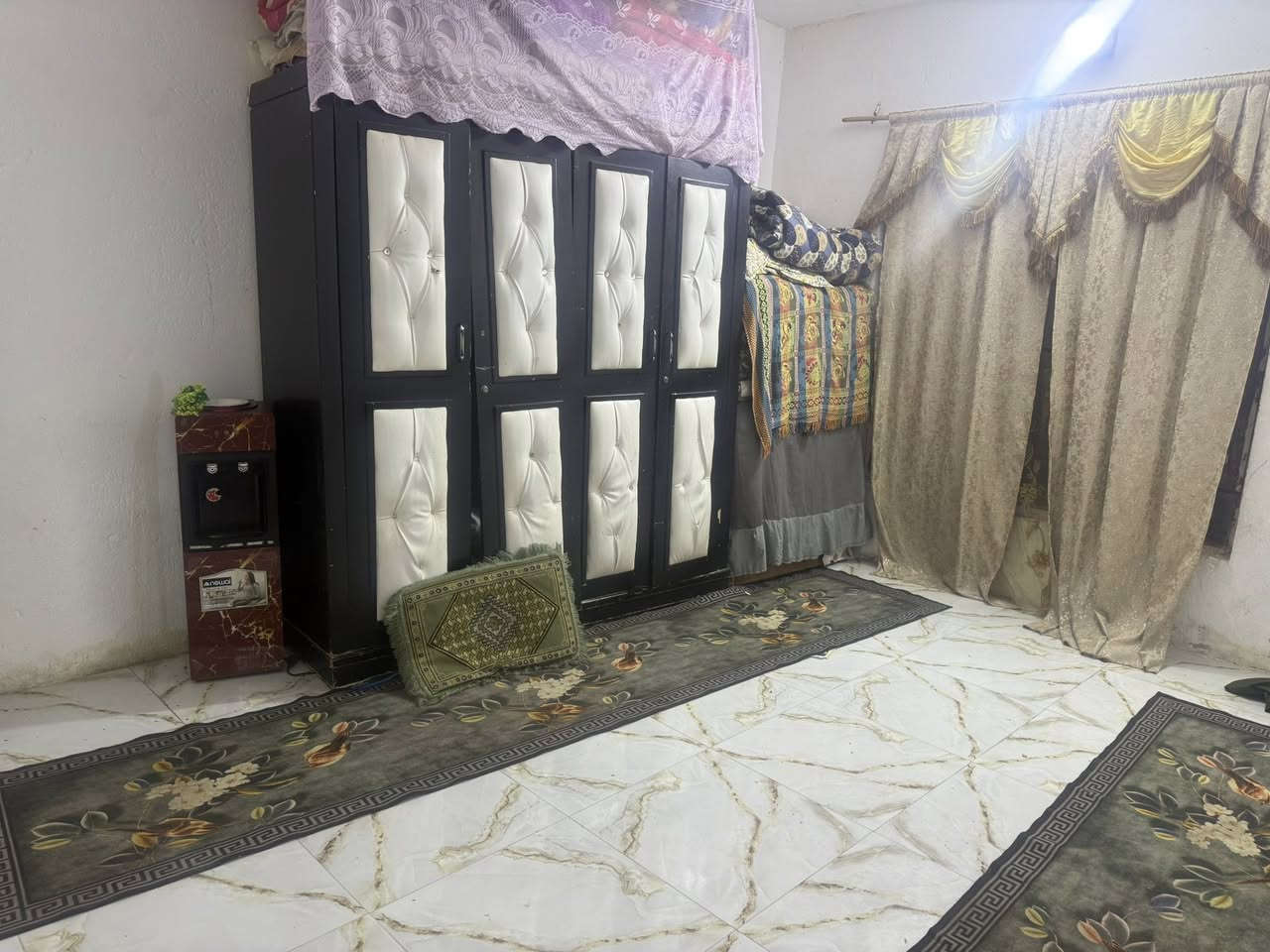 بيت زراعي للبيع مساحه 120 بخنيطله موقع مميز قرب الكراج وشركه الغاز ثالث بيت عن شارع الرئيسي يحتوي ع غرفه وصاله ومطبخ وديوانيه وساحه وسعره مناسب  38 وبي  مجال 

‭٠٧٨٧ ١٢٠ ٦٢٧١‬
