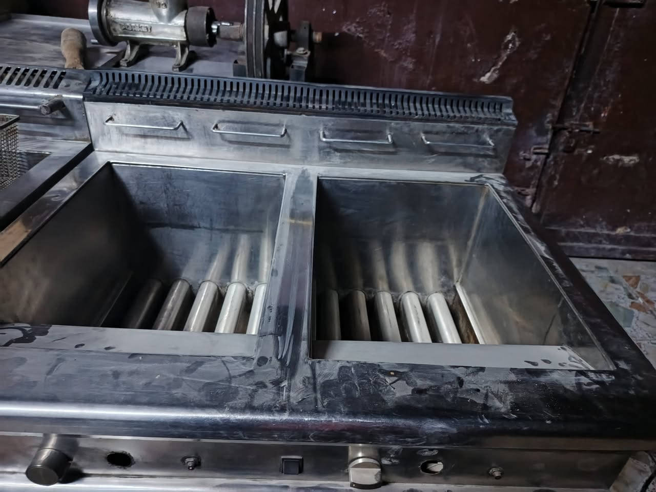 اغراض للبيع سعر مناسسب للاستفسار اتصال على الرقم:***********
