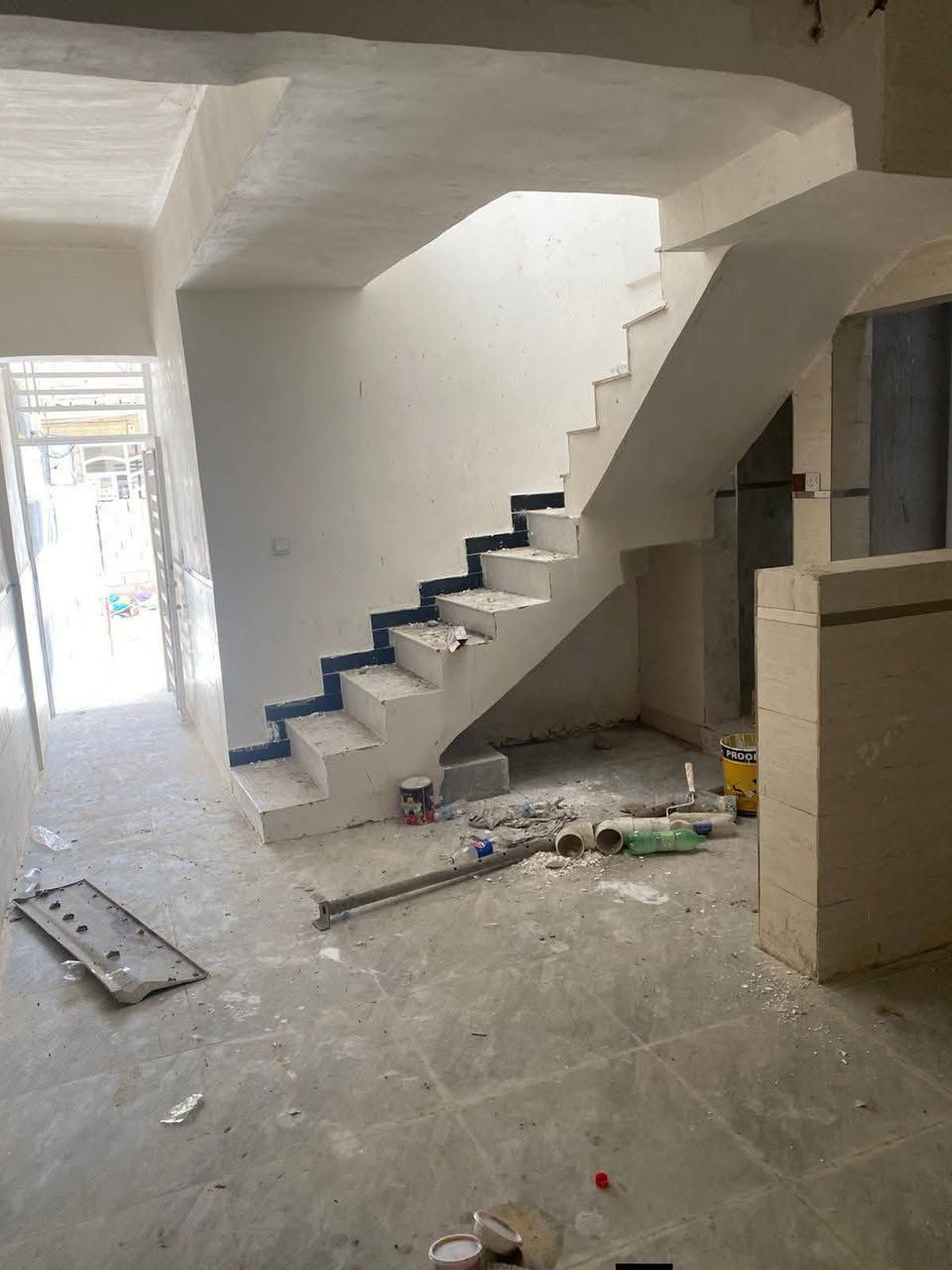 للبيع مشتمل 65م طابقين غرفتين نوم ومطبخ كبير وحمام فوك وجوه بناء جديد الموقع بغداد الراشديه شارع المراسمه بفرع جامع التواب الرحيم السعر 59مليون للاستفسار الاتصال *********** للبيع فقط واذا تريده استثمار هم يصلح
