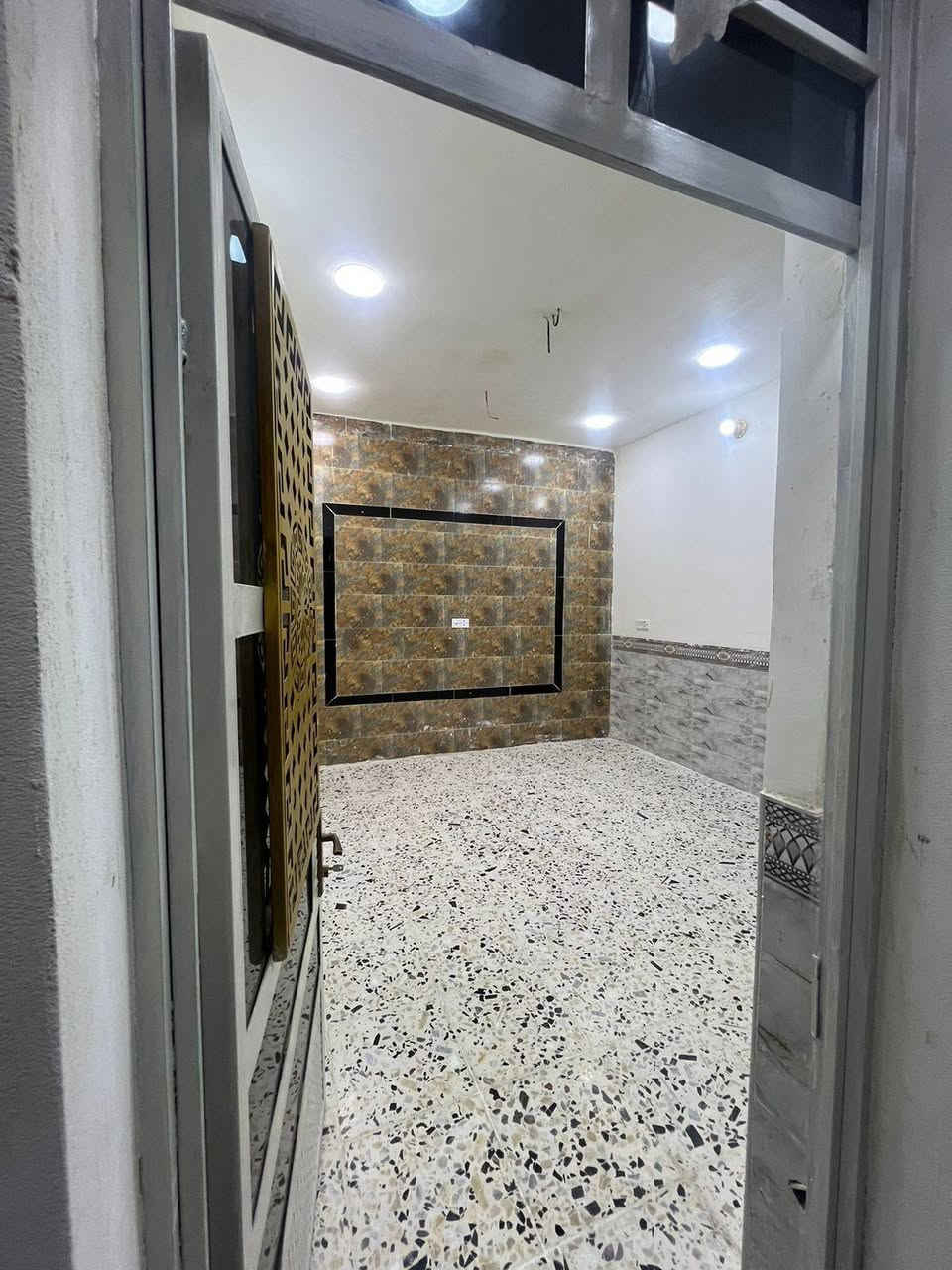 دار للبيع
حي الفرات
مقابل حي النصر
سند 25 
منطقه كامله الخدمات
مساحه 80متر طابق واحد

للاستفسار
***********
