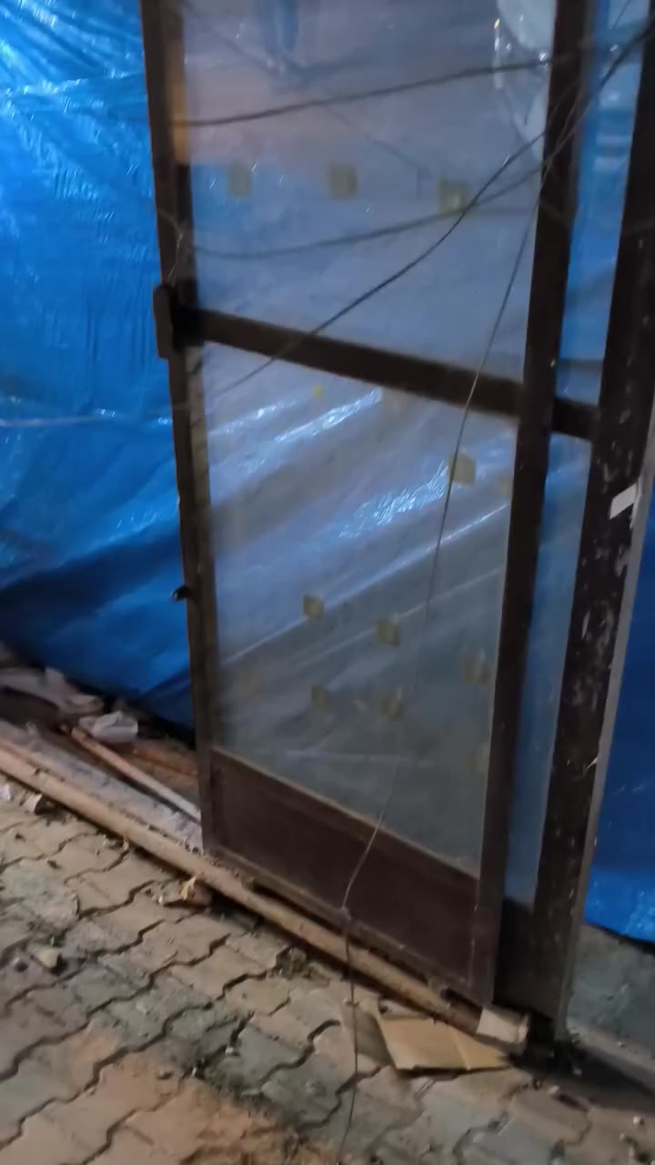 جام خانة عدد 2 واحدة 4*4 والثانية 2*3
كربلاء حي الحر 
***********
