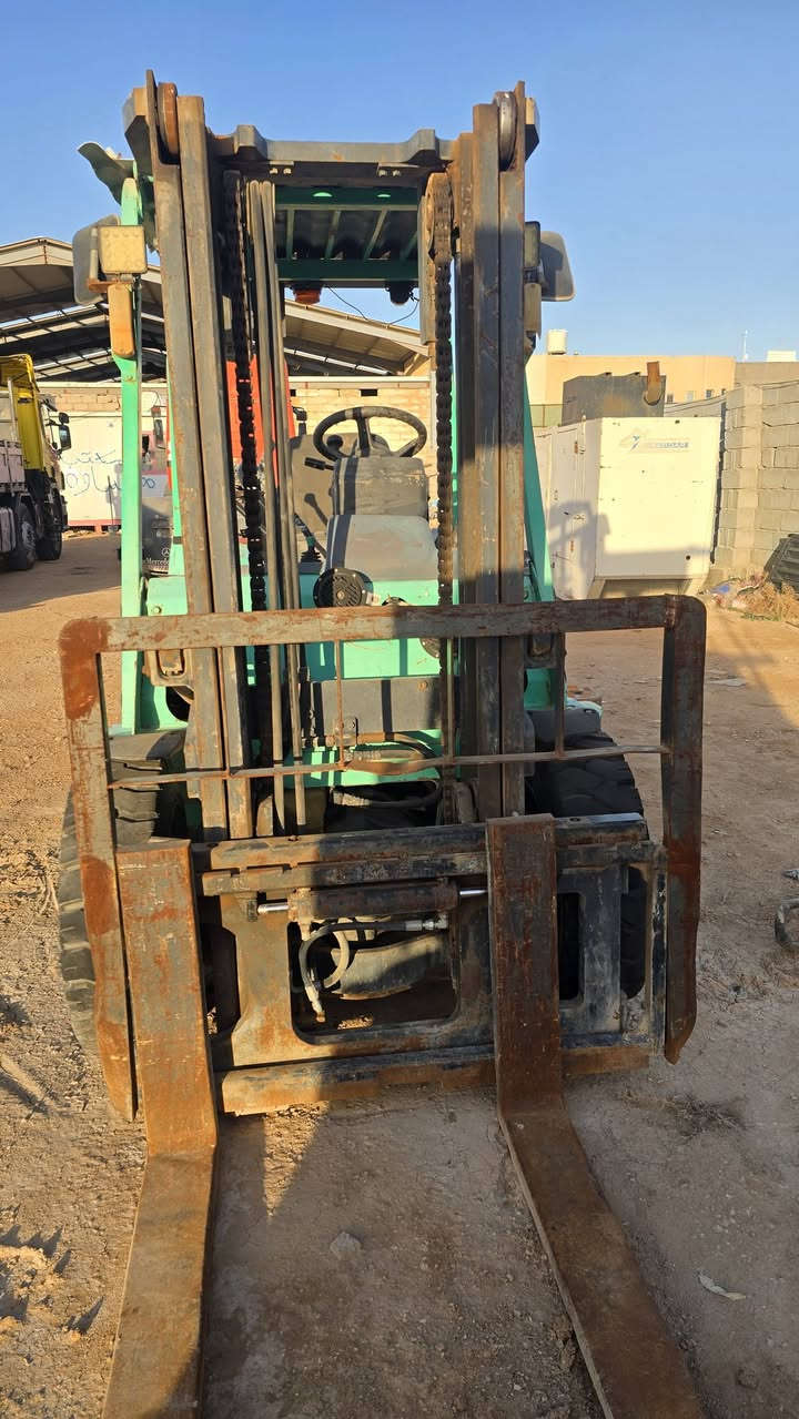 سلام عليكم رفعة شوكية مسبوشي للبيع
مديل 2018     
3 طن 3 حركات جاهزة للعمل  جب ناصي نضيفة 
مكاني كربلاء قرب حي الصناعي  
مكينة نضيفة جاهزة للعمل 
***********
