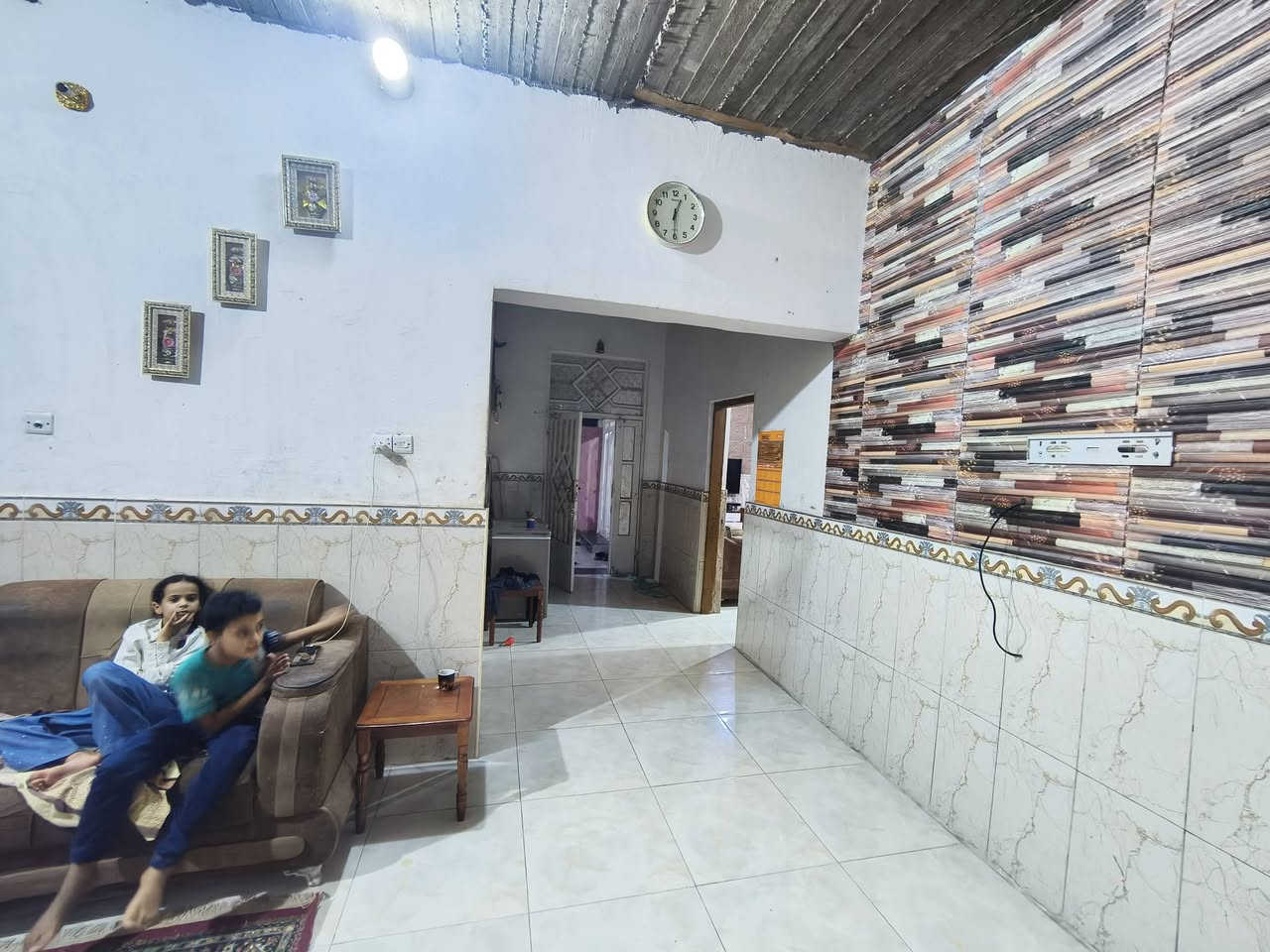 بيت للبيع 
مساحة البناء 200متر
المساحة الكلية  اكثر من 700متر 
البيت 
غرفتين صالة استقبال مطبخ 
حمام داخلي حمام خارجي
المكان حي طارق 
رقم صاحب الدار 
‏‪***********‬‏
