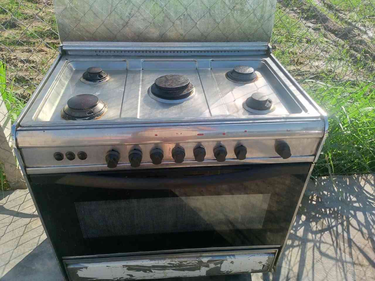 #للبيع 
عين وحده مكسور البوري مالها بس يتبدل والباقي كله شغال حتى الفرن السعر 100 وبي مجال


**إذا كنت صاحب هذا الإعلان وتريد حذفه لأي سبب، رجاءا أرسل رسالة إلى الدعم الفني**