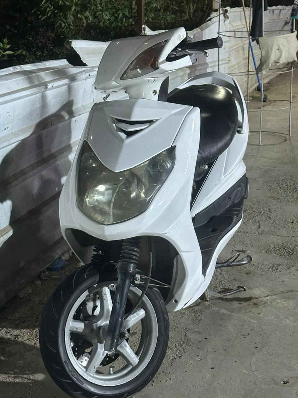 سلام عليكم سكنس  للبيع فحل كابريتر  شوفت عينكم دراجه نضيفه ما بيه اي نقص السعر 500 
***********
