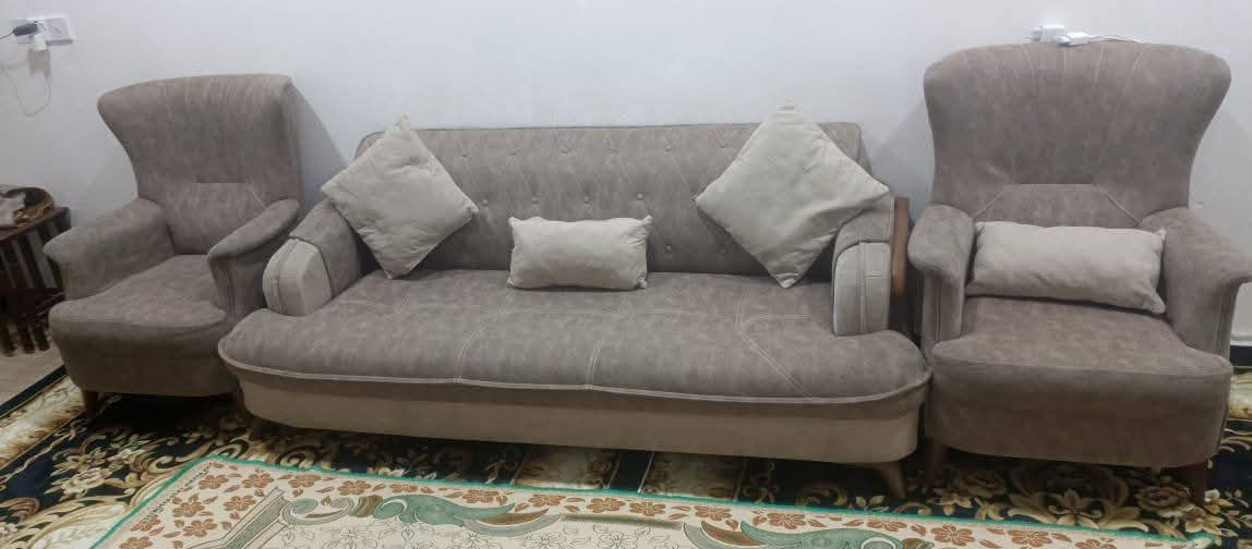 السلام عليكم نص تخم نضيف سعر ١٥٠ الف قفل مكاني بوب الشام ***********
