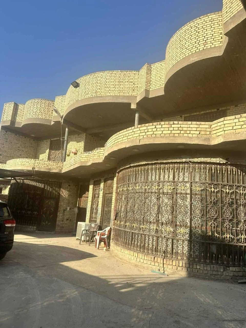 🛑 دار سكني  للبيع 🛑 
المنطقة : خلف مطعم حياوي🚩 
اقرب نقطه ؛قرب سكه القطار 
المساحه :  670🏛️ واجه 28 ركن 
        كونكريت مسلح
          اساس رفت  
         طابقين    
الطابق الاول🛑 استقبال كبيرة وصالتين و٣غرف نوم وصحيات داخليه وخارجيه ومطبخ وكراج سياره 
الطابق الثاني؛ 3 غرف وصالة ومطبخ وصحيات وبلكونه 
للاستفسار 
     مراجعة مكتب رسول الوزني للعقار  
الديوانية . حي الحضارة بداية شارع اسواق طيبة
 للمعلومات ولمزيد من التفاصيل ⬇️
       مراسلة الصفحة  
      او الاتصال
***********
