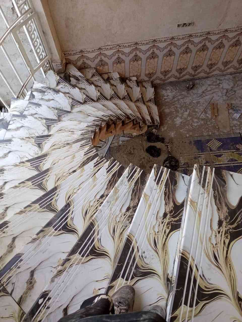 السلام عليكم خلفه سيراميك جداري وارضي متفرغ حاليا ***********بي واتس اب
