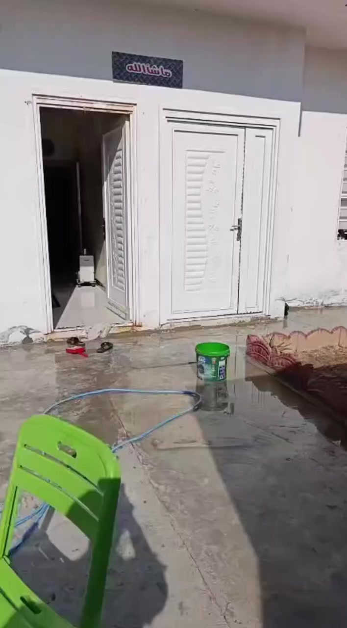 #دار_للبيع
 في منطقة كوباني  الدار  (مو طابو )
مساحة 200متر فول كاشي وسيراميك وسقوف ثانويه 
يتكون من 
غرفتين استقبال مطبخ كراج صحيات هول 
بيت بيتونه حديقه 

السعر فقط 67 وبي مجال 
 ***********واتساب 
***********

او مراجعة المكتب حي الأسرى مقابل جسر الرشيد
