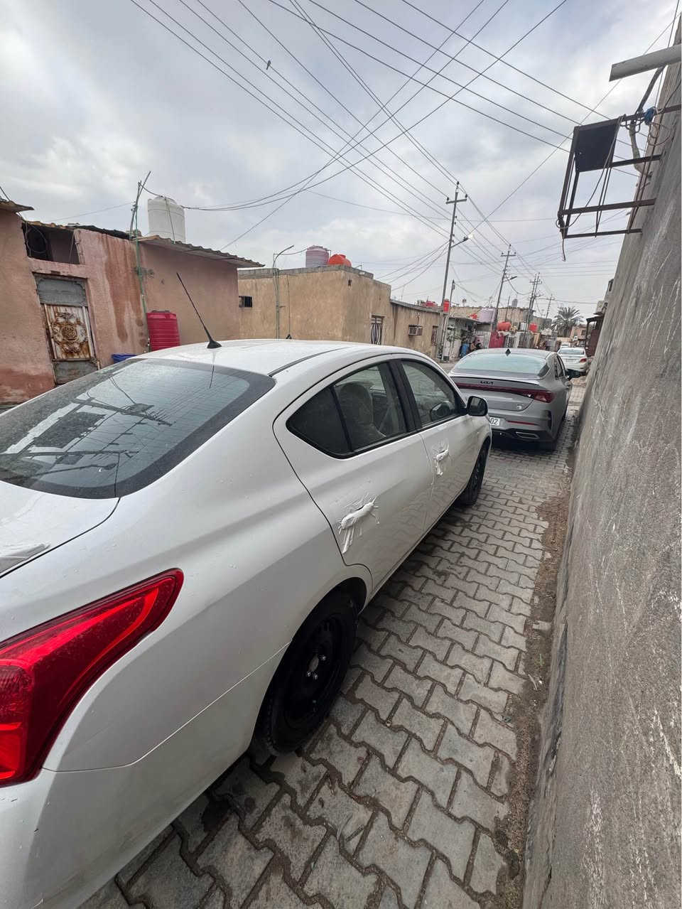 نيسان سني هندي  23ام لبليته زركه سياره مال بيت ما مشتغله تكسي نضيفه. كفاله عامه باسم شركه. سعر119بيها مجال للشراي الاستفسار *********** Singapore
