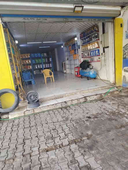 سلام عليكم للبيع محل دهن وغسل المحل عرضه 5متر نزال 20 متر بي ماطور هوه جديد وماطور غسل جديد تانكيات دهن ستوني مسوك وشغله زين مكان نجف حي العسكري شارع السبيس قرب صيدليه الحسان ***********. إيجار المحل 250
