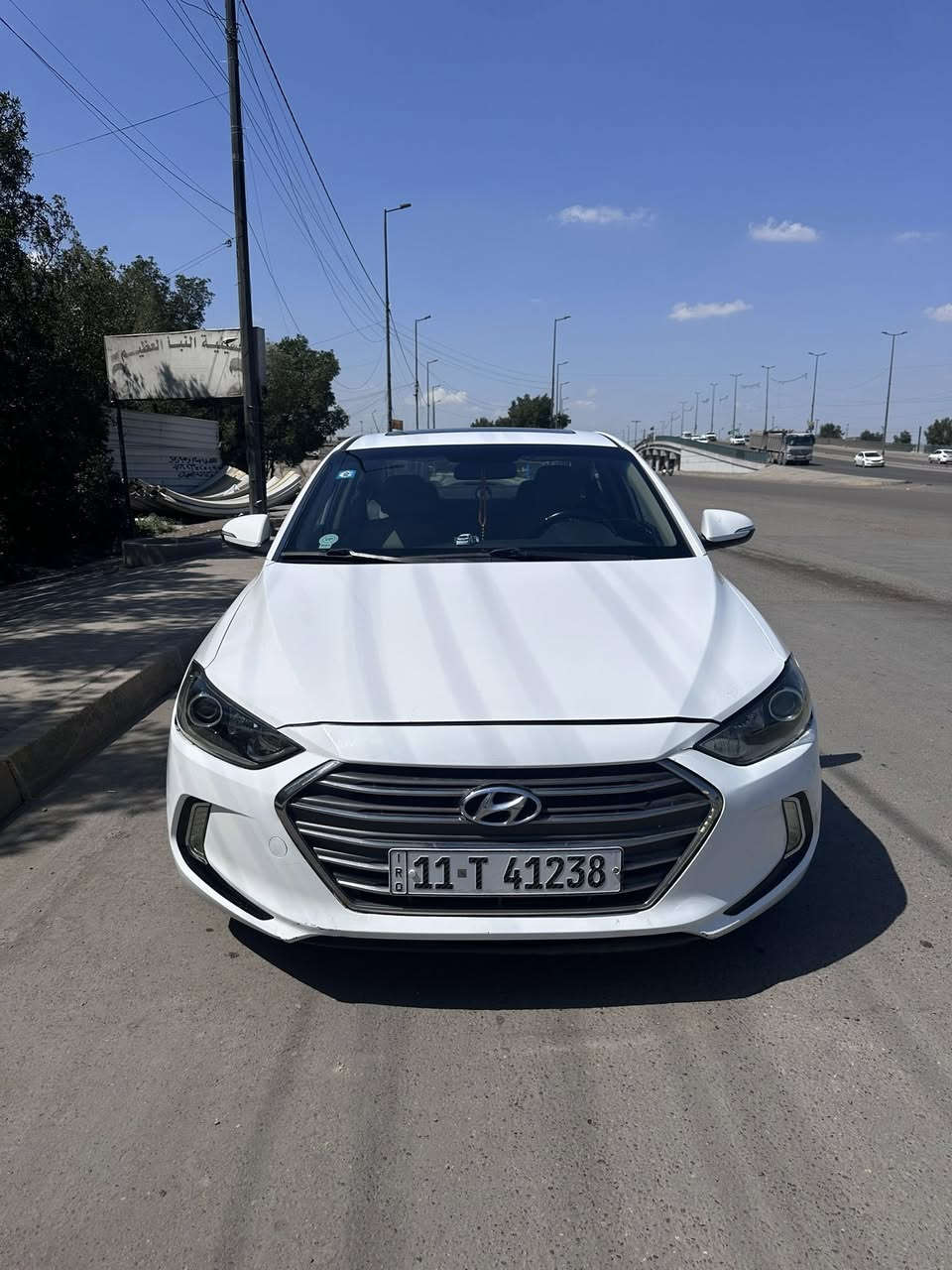 للبيع | هيونداي النترا 2017 خليجي بغداد
سيارة نظيفة جداً وجاهزة للاستخدام اليومي، استعمال شخصي واهتمام مستمر.

🔹 المواصفات:
• موديل: 2017 (خليجي)
• محرك: 2000 دوش (مبدل رواجز)
• ناقل حركة: أوتوماتيك
• اللون: [ابيض]
• المسافة المقطوعة: [ً139،169 كم]

🔹 المميزات:
• فتحة سقف 🌤️
• صدر أمامي وخلفي جديد بالكامل
• صرفية وقود اقتصادية
• مكيف بارد ❄️
• شاشة / كاميرا خلفية 
•اشاير بالمري
•داخل صاج

🔹 الملاحظات:
• صبغ باب خلف السايق + الجامِلِغ اللي خلفه نضربت عندي وصلحتهن وصبغتهن بدون دواخل

• السيارة متصرف عليها تقريباً ربع دينار 💰

💰 السعر: ( 127 ) قابل للتفاوض بالمعقول
📍 الموقع: [بغداد / البياع - تقاطع درويش ]

📞 للتواصل: ***********
