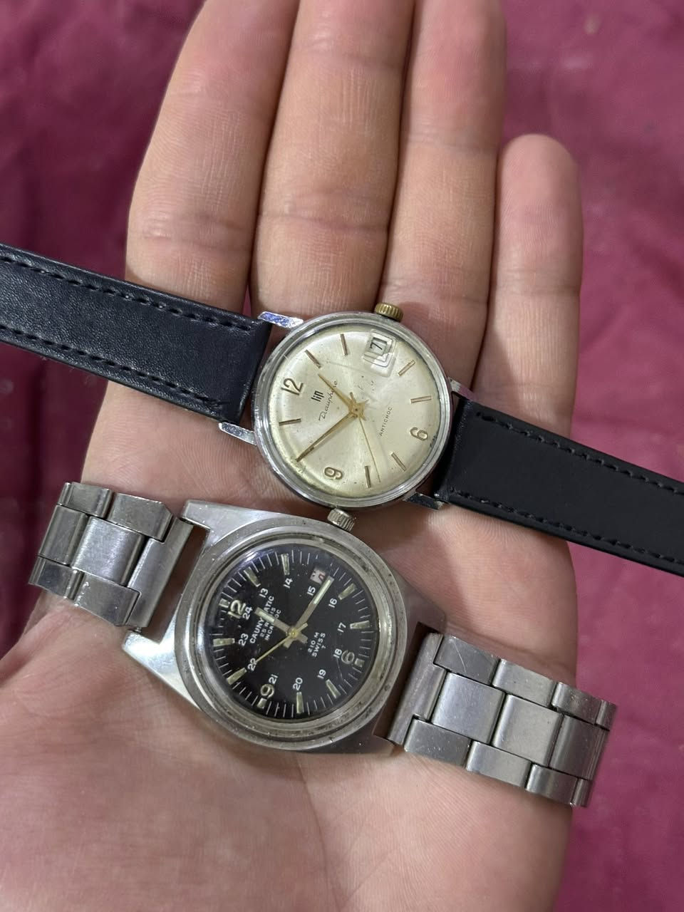 مجموعة ساعات للبيع
5/ توماتيك
1/تكويك
شغالين مضبوطين 
نظافة ممتازة 
أولما/وستن/انفكتا 
سعر الكل 240 الف
يوجد توصيل لجميع المحافظات 
***********
