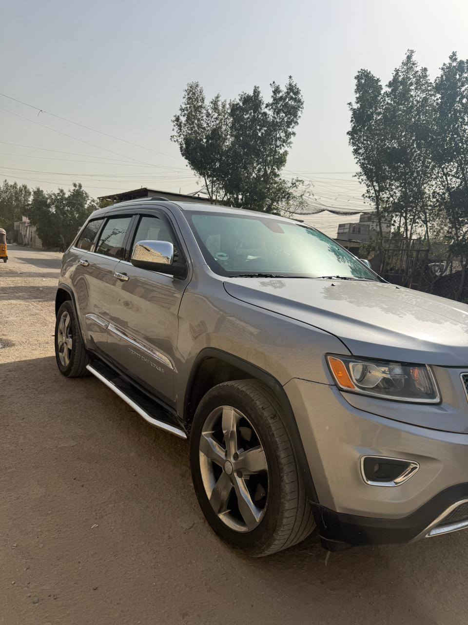 السلام عليكم
جيب2015 للبيع 
محرك 3.600
تبريد قطعتين ثلج 
كامره خلفيه 
نضام تزحلق 
تحكم ستيرن  
كروز سرعه 
حساس تاير 
بصمه تشغيل 
بصمه ابواب 
تخم تاير جديد 
دواخلهه كلش جديده  
رقم: بغداد  
مكان :بغداد  الشعب 
السعر: 180 ورقه 
***********
