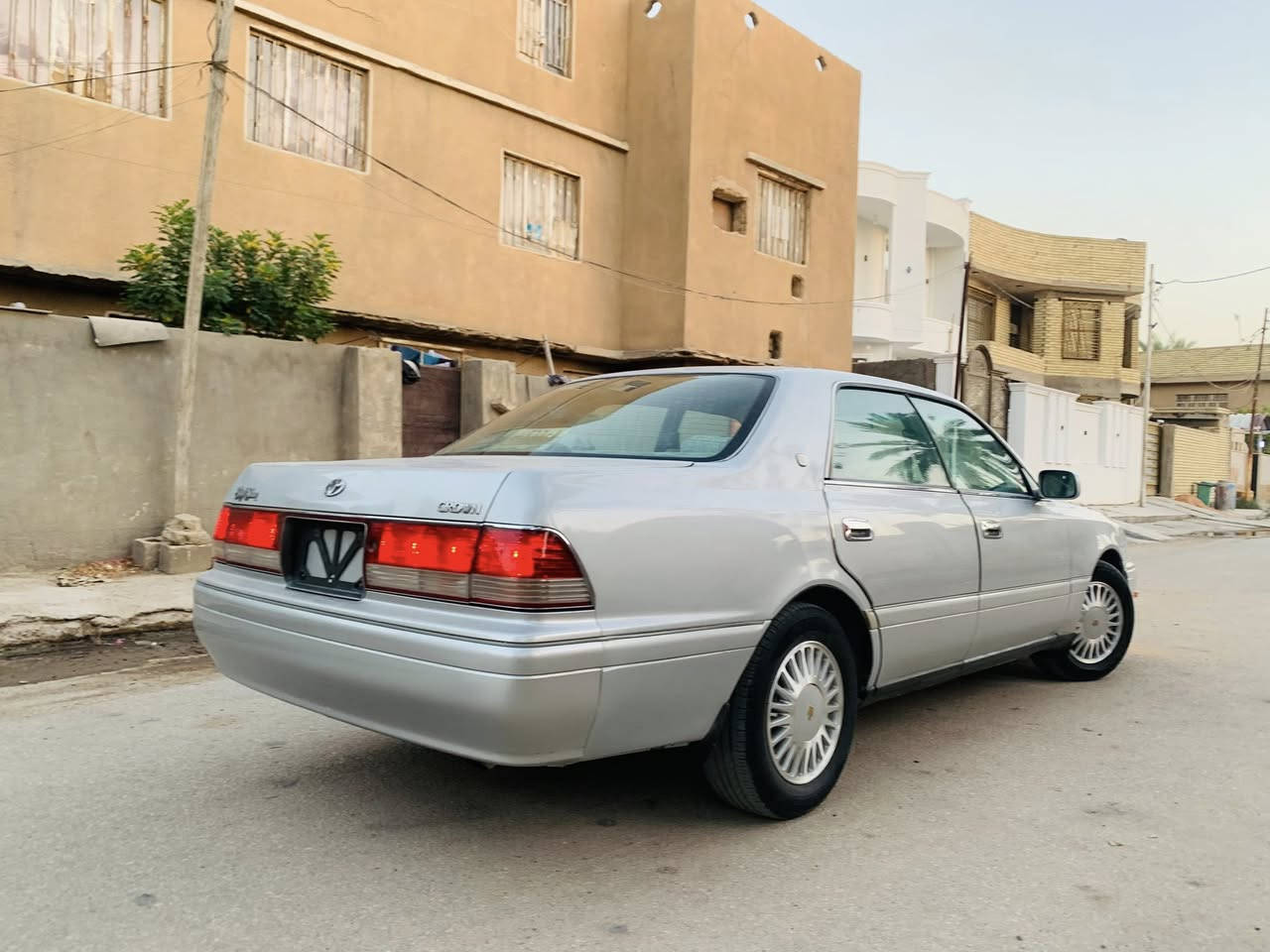 السلام وعليكم 
للبيع  كراون راس الثور 

موديل 1997

رقم أنبار إنكليزي بأسمي 

مكينه vvt فيشه وبطل 3000 جديده قبل فتره بدلتها 

سياره مكفوله وما بيها نقص برغي مال جناي 

مكاني بابل المسيب 
السعر 92 $ وبيها مجال حك الجيه
 
واعتذر غير متواجد على النت 
للاستفسار ***********
