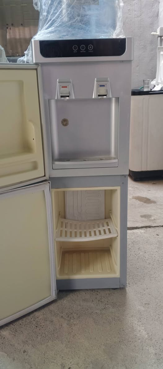 براد ماء نوعيه جنرال شرط الشغل حار اوبارد وفريزه تبريد ثلج اذا ماثلج ترجع نضيفه حيل السعر 80الشراي يتصل ***********بي واتساب العنوان حي الانتصار يوجد توصيل
