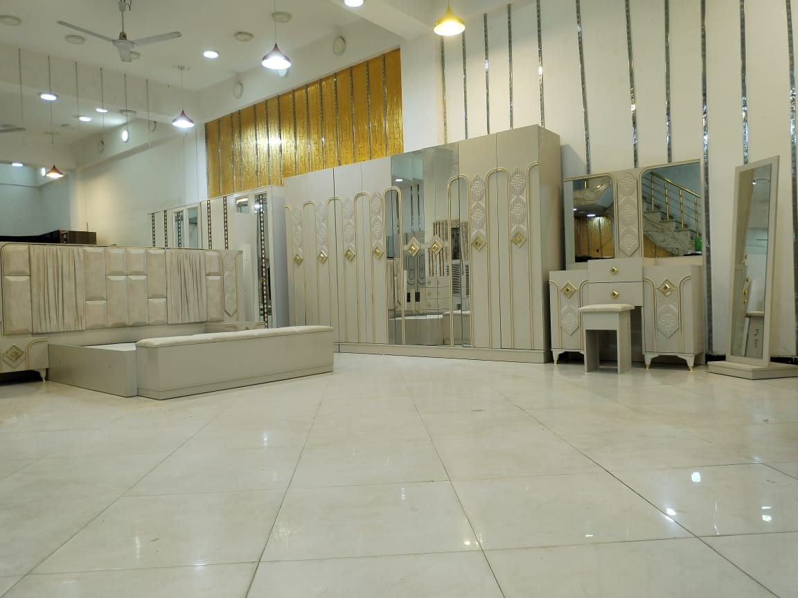 ٨٩٠ الف مع النقل والشد داخل محافظة النجف الاشرف
غرفه نوم تركي ٩ قطعه ما مستخدم اخر قطعه المعروضة بالمعرض 
*********** 
***********
