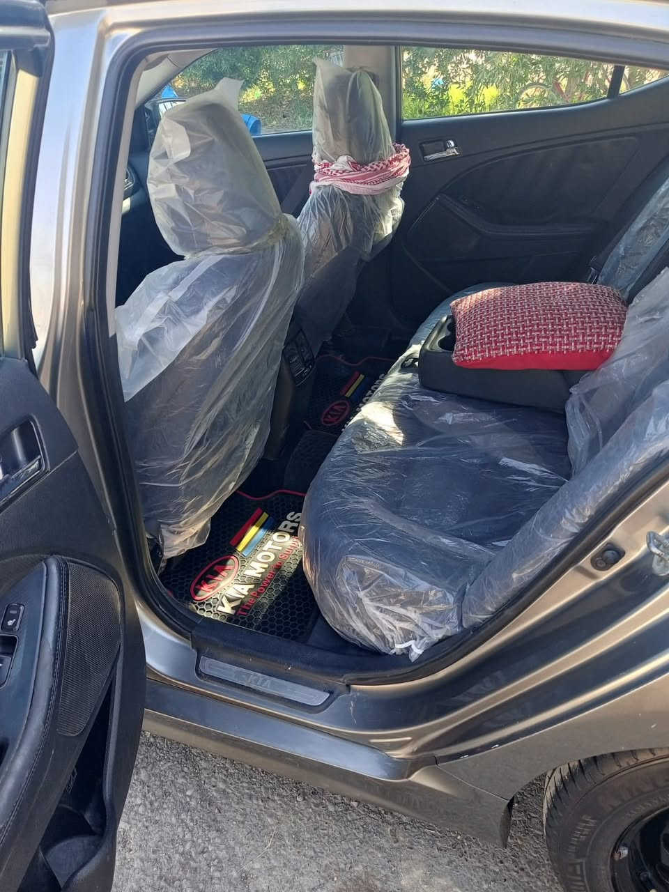 للمراوس     بمارسدس كون نظيفه
اوبتيما موديل 2012 رقم بغداد بسمي 
وارد امريكي محرك 2000تيربو.  
السيارة فول مواصفات vip
بيها مكانات صبغ بدون دواخل ابيع حزام. 
السيارة متعوب عليها و نظيفه مال جناي. 
تخم تاير جديد صدر جديد باتري جديد ادامة منظومة بانزين و كلشي جديد. 
اخوان يرحم والديكم لحد يكسر بالسعر والي ماعنده يدلل 
مكان السياره بغداد الكرخ
سعر 98$ 
***********
