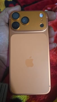 عندي آيفون ١٧ جديد البيع محتاج الفلوس 07502274909