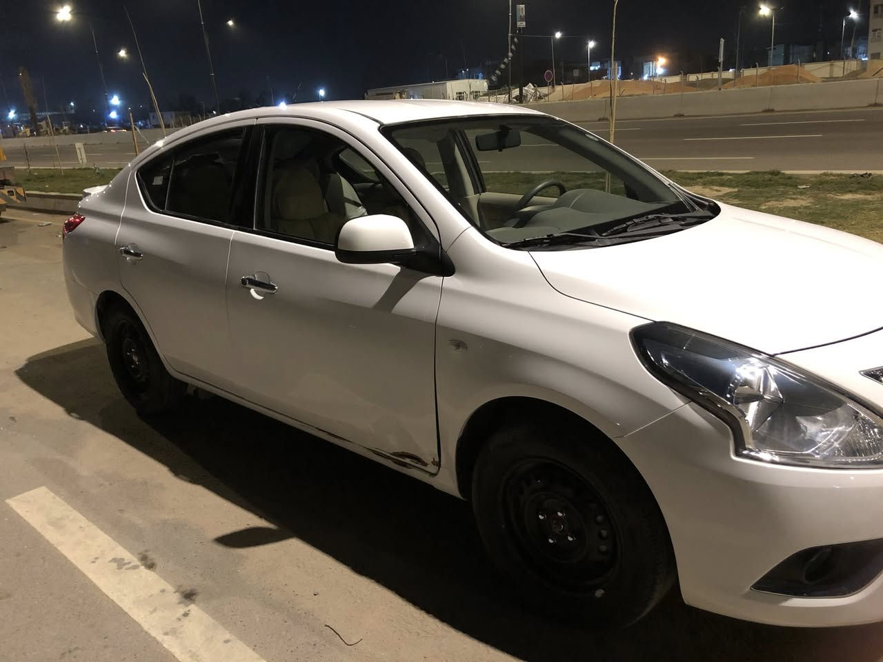 نيسان صني هندي 2024كفاله بيه بس دحجه بل باب ماشيه15 الف سعر122بيه مجال***********
