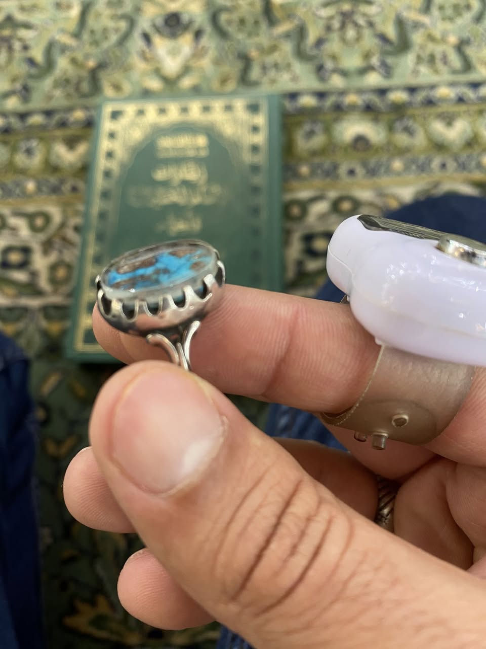 🚩 خاتم من الفضة غيار ٩٢٥ فصه من حجر الفروز وفوق حجر الفروز حجر من الدر النجفي الصافي جدا
🚩 مصدر حجر الدر من العتبة العلوية المقدسة
🚩 مصدر الفيروز من محلات النجف الاشرف المجاورة للحرم
🚩صياغة جميلة تنفع خنصر وبنصر
سعر الخاتم ٥٠ الف فقط ويوجد توصيل لكل المحافضات
***********
