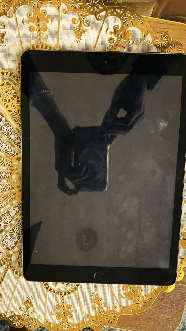 ايباد ابل 9 ذاكره 32 بعده جديد بس بي طخه بل ضهر موضحه بل صوره مع حافضه ابل دفتريه شحن ممتاز بوبجي سلاسه مراوس ب ايباد او بيع ب 200 
*********** 
الطارميه الشهداء
