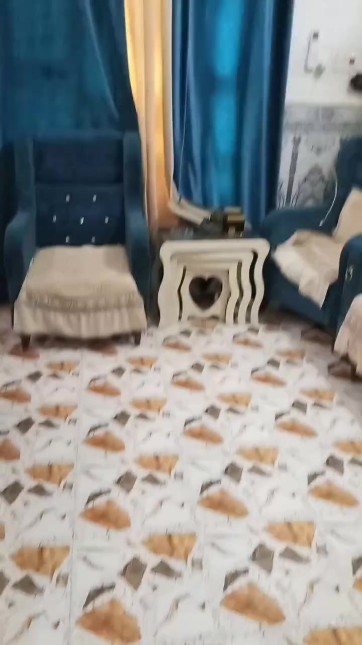 الدار البيع مساحه 90م
مكون من ستقبال ومطبخ وصاله وغرفه نوم بلقاط اول 
القاط الثاني غرفتين وصله مخزن كله سيراميك 
يرهم مراوس حسب القناعه 
توصل رقم ***********
