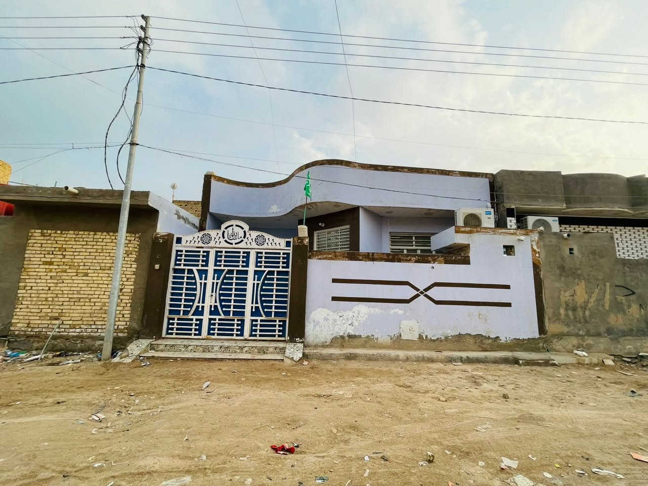 بيت 200 متر بناء حديث كامل نزله الدفاس مو اول فرع ثاني فرع للاستفسار ‭0776 671 4938‬
