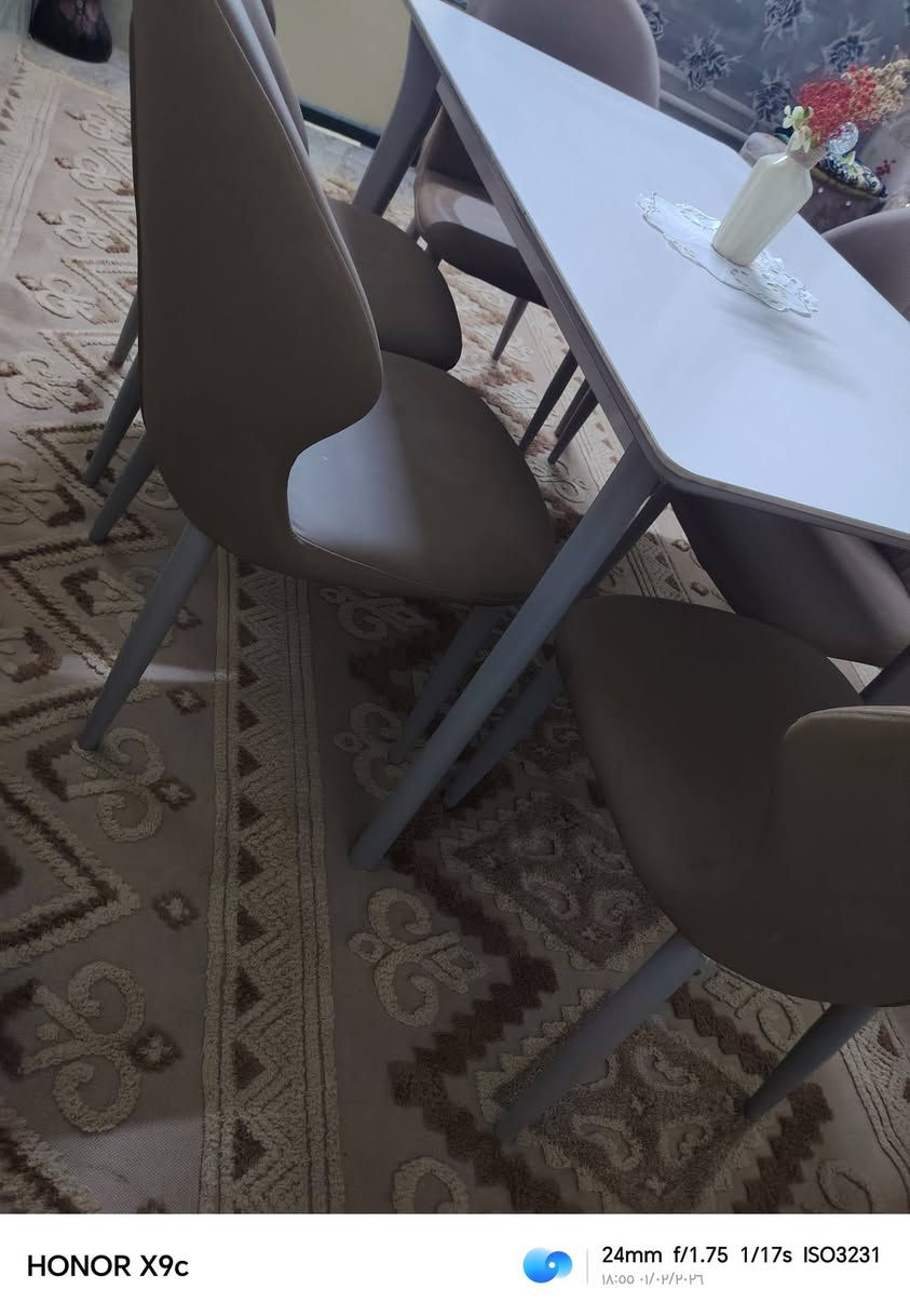 ميز طعام نظيف اخو جديد متكون من طبقتين مرمر مع خشب بي دي اف ثقيل جدا مع كراسي جلد عدد ٦عنوان يارمجه شرقيه يوجد خدمه توصيل


**إذا كنت صاحب هذا الإعلان وتريد حذفه لأي سبب، رجاءا أرسل رسالة إلى الدعم الفني**