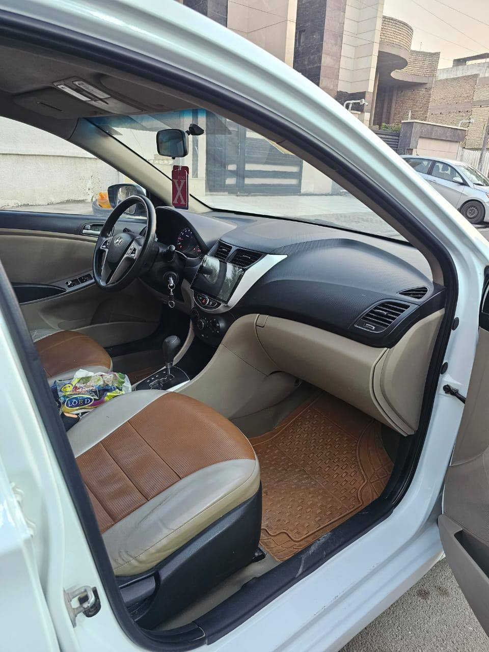 اكسنت 2015 خليجي 
بدون صبغ 
رقم بغداد هزه وسنويه جديده
السعر 114
***********
شارع فلسطين بغداد, العراق
