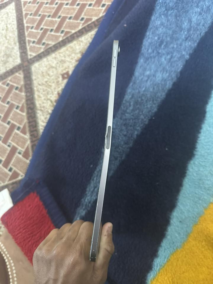 السلام عليكم ايباد برو 2018 ذاكرة 256 نموذج M بي شوية رطوبة بشاشة وضربة قليلة مامثرة قيم واخذ مكاني بغداد جهاز حلو وقوي 120 فريم


**إذا كنت صاحب هذا الإعلان وتريد حذفه لأي سبب، رجاءا أرسل رسالة إلى الدعم الفني**