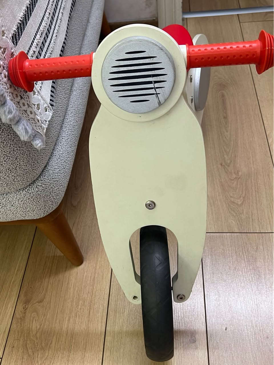 Beautiful, retro-style wooden balance bike (scooter design) in very good condition. Perfect for helping toddlers build balance and coordination before riding real bikes!
 Age: 2 to 5 years old
 Condition: Clean & sturdy (minor cosmetic scratches)
 Price: 30,000 IQD
📩 DM me if interested أربيل, العراق


**إذا كنت صاحب هذا الإعلان وتريد حذفه لأي سبب، رجاءا أرسل رسالة إلى الدعم الفني**