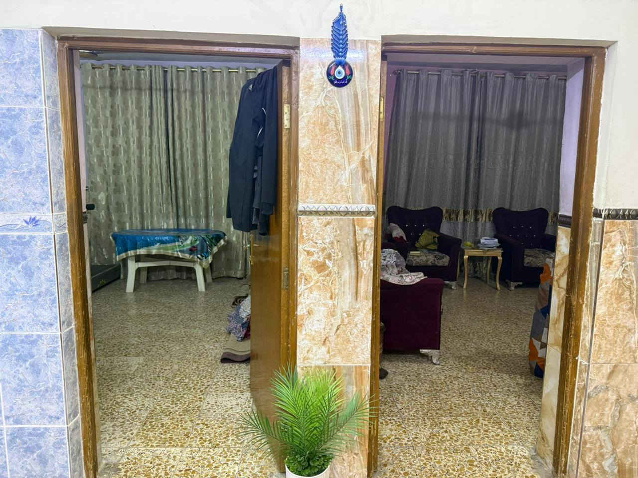 بيت للبيع مساحه 200, متر واجه 10نزال 20 يحتوي 6 غرف نوم واستقبال ومطبخ   صحيات عدد 3,  مقابيل تشجير على شارع 15 الموقع حي الجهاد مربع الطائي خلف حسينيه الزهراء  الاستفسار  على الرقم  ***********
