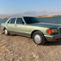 مارسدس ٣٠٠ • باب طويل • ١٩٨٨